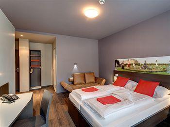 Hotel Meininger Downtown Sissi 3*