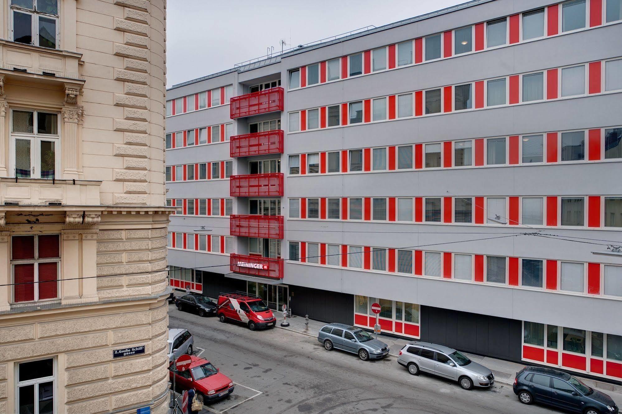 Hotel Meininger Downtown Sissi 3*