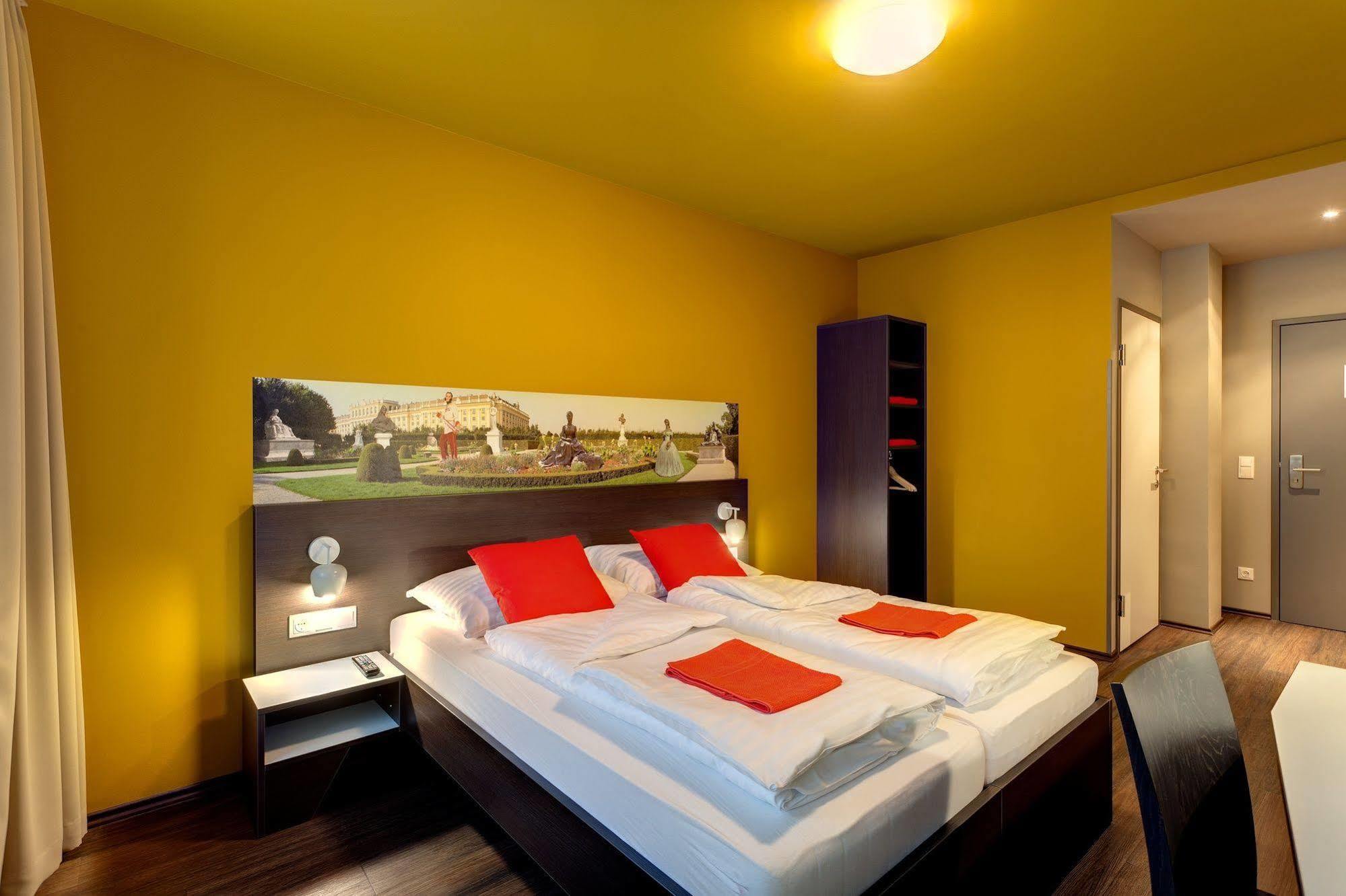 Hotel Meininger Downtown Sissi Vienna